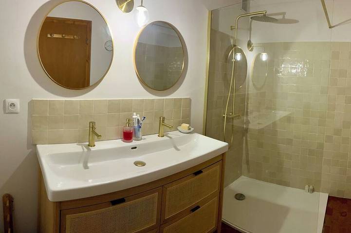 Gîte pour 12 personnes, avec jardin à Chandolas - 2