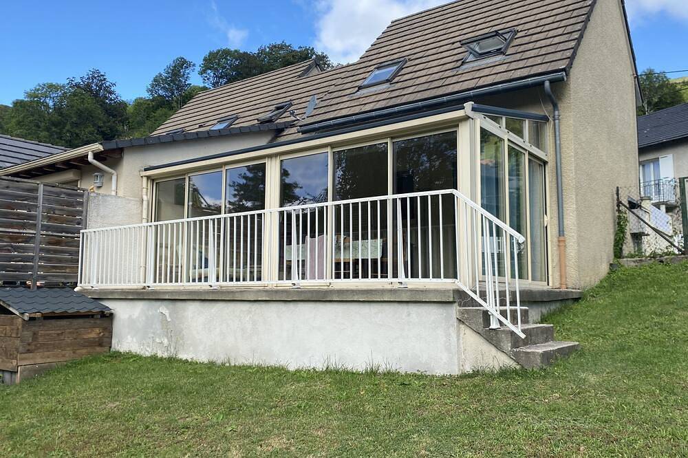 Petite Maison Avec Parking Privé Proche Super Lioran in Saint-Jacques-des-Blats, Région d'Aurillac