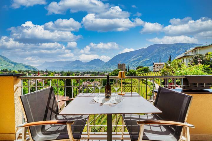 Ferienwohnung für 5 Personen, mit Balkon im Dorf Tirol