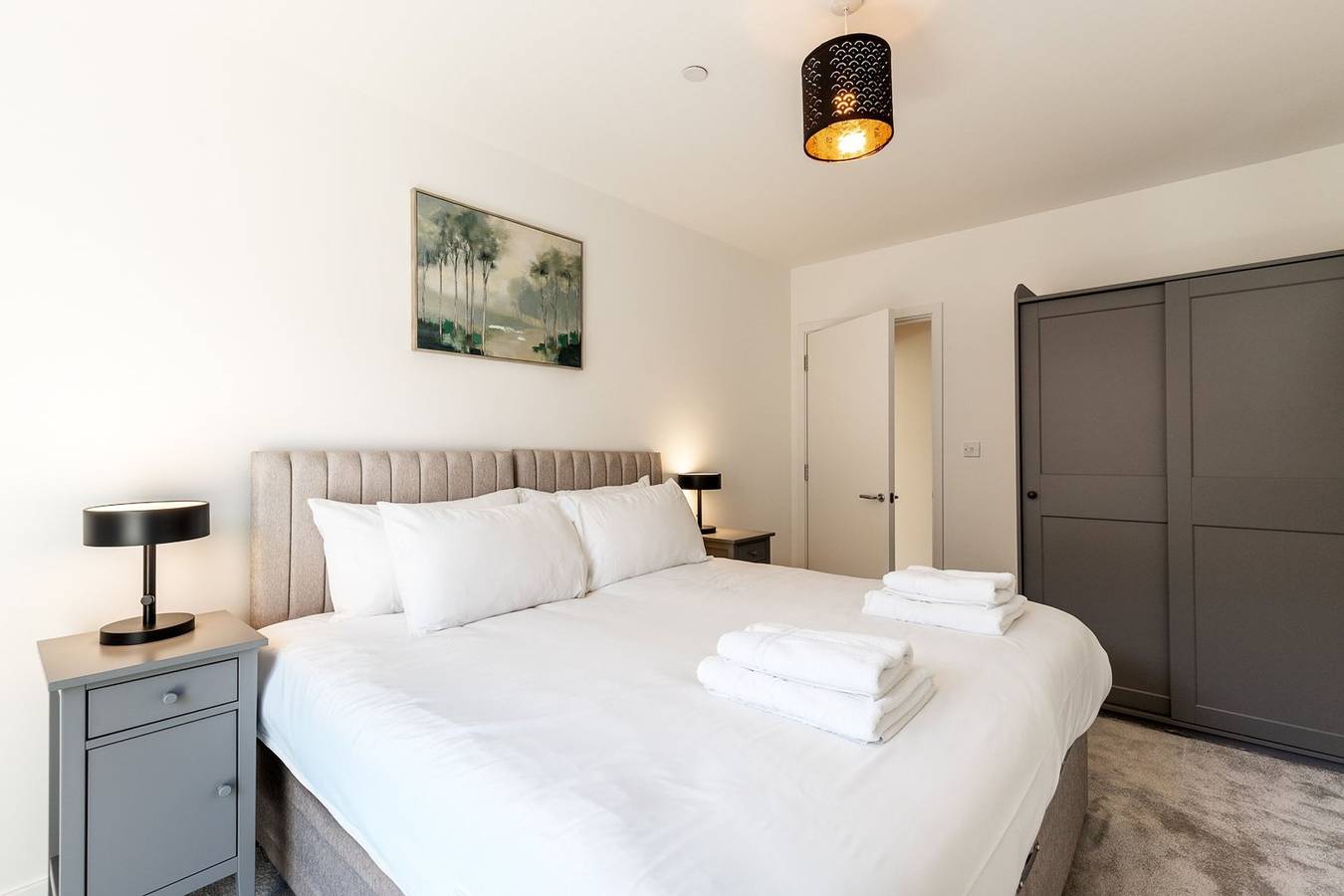Entire apartment, Stylish North Greenwich Balcony Stay in Greenwich, London