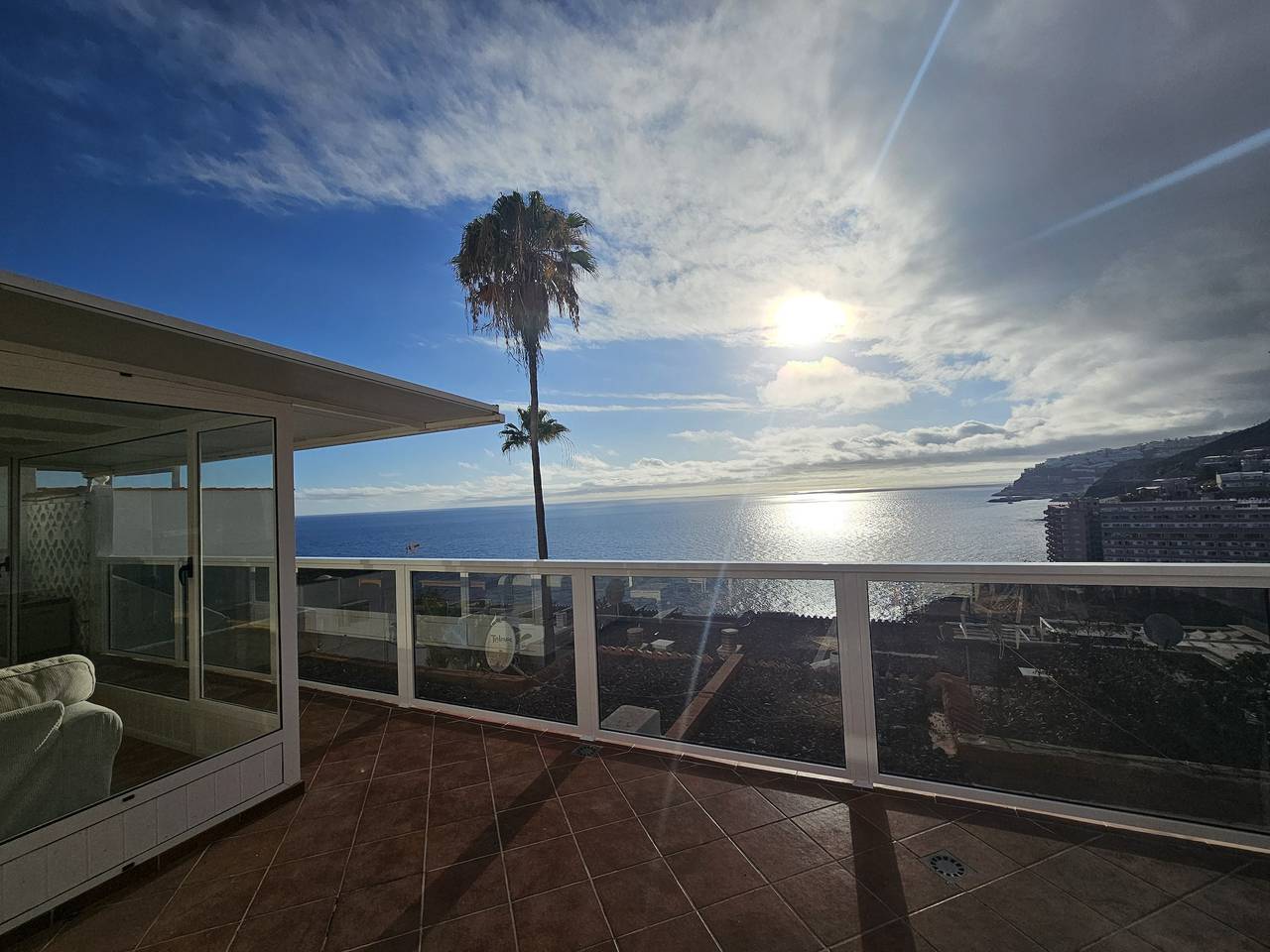 Balcón al atardecer con vistas al mar y acceso a la piscina! in La Verga, Mogán