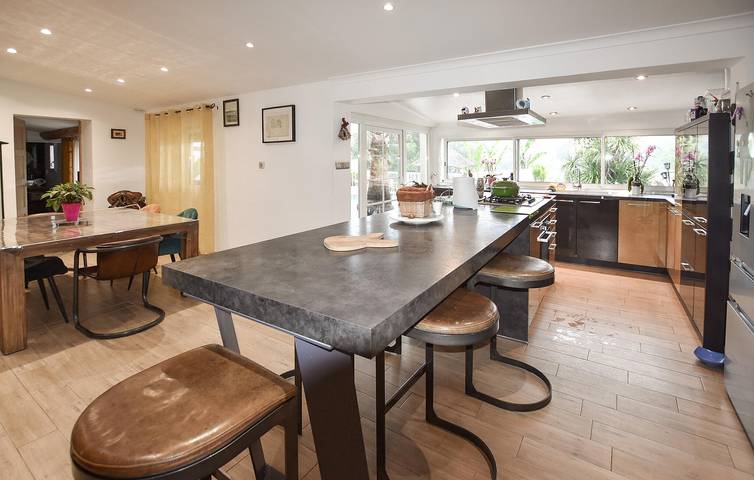Un charmant appartement à 2 km de Caveirac : appartement avec piscine, jardin et Wi-Fi in Langlade, Région de Nîmes