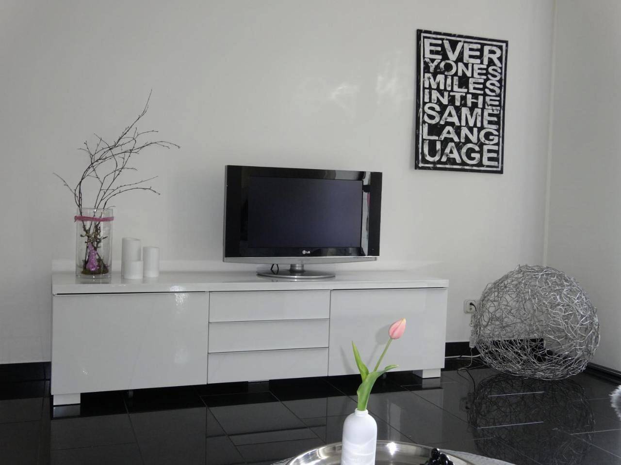 Ganze Wohnung, Apartment Black & White Neuss in Neuss, Rhein-Kreis Neuss