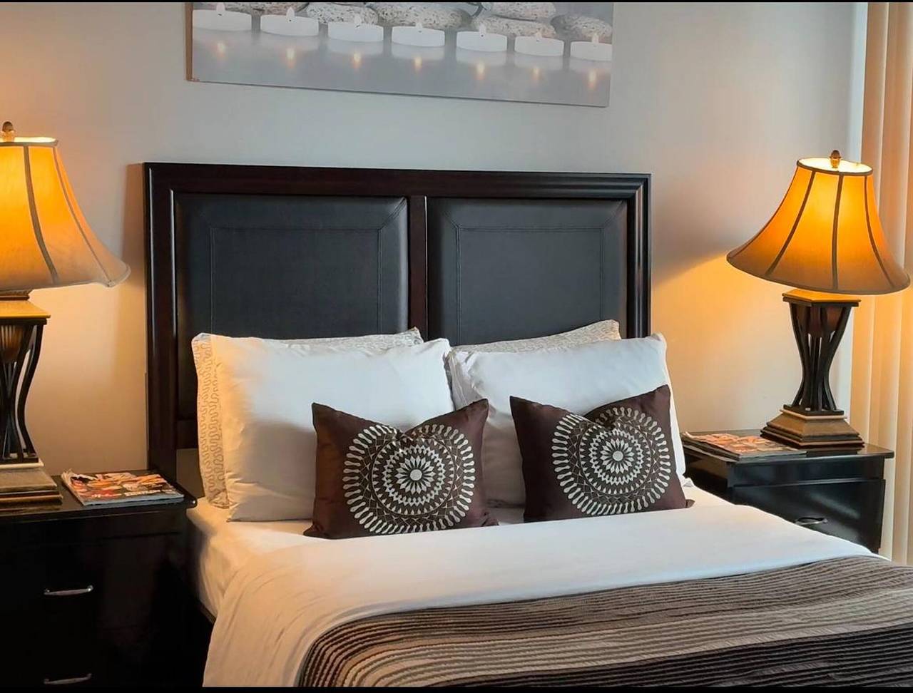 Apartamento vacacional entero, Amplio y acogedor condominio de 2 dormitorios en Square Ones Misissauga in Mississauga (Ontario), Lago Ontario (Kanada)