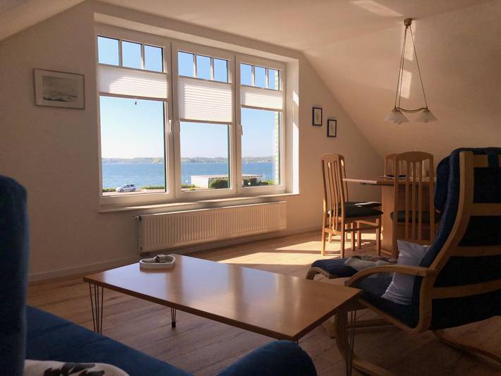 Ferienwohnung für 4 Personen, mit Terrasse und Seeblick, mit Haustier in Schausende