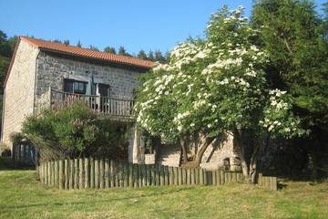 Gîte pour 12 personnes, avec jardin, animaux acceptés à Auroux (Lozère)