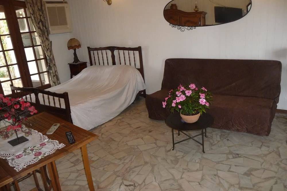 Appartement entier, Grand Studio 36 m2 Climatisé a la Campagne avec piscine (4 personnes ) in Taluyers, Lyon et ses environs