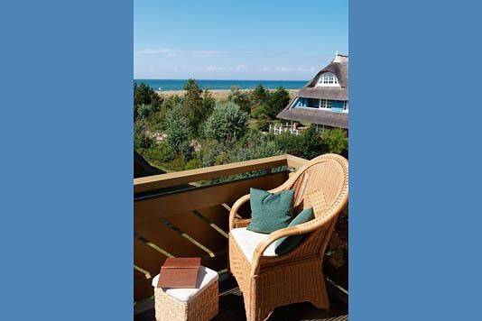 Ganze Wohnung, Ferienwohnung mit Balkon und Ostseeblick direkt hinter der Düne in Wustrow, Fischland