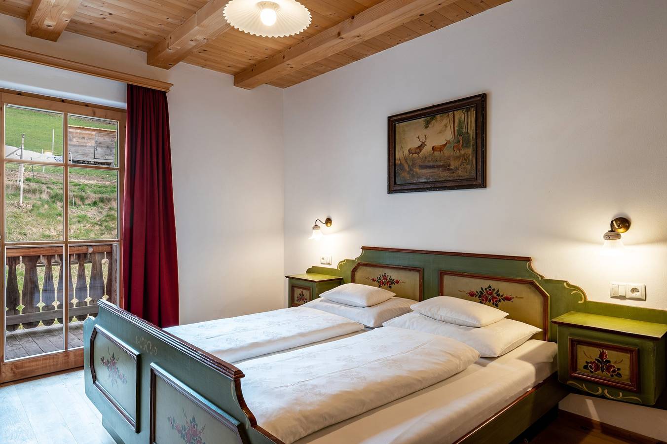 Entire apartment, Apartment 'Biohof Maurer Apt Bergblick' with Mountain View, Shared Garden and Wi-Fi in Tschöfas, Lajen