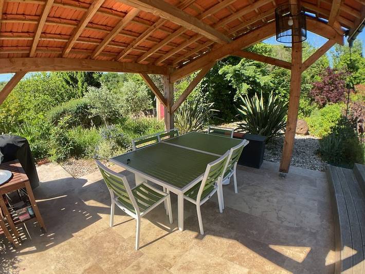 La chaise et la piscine près de Sarlat in Veyrines-de-Domme, Périgord Noir
