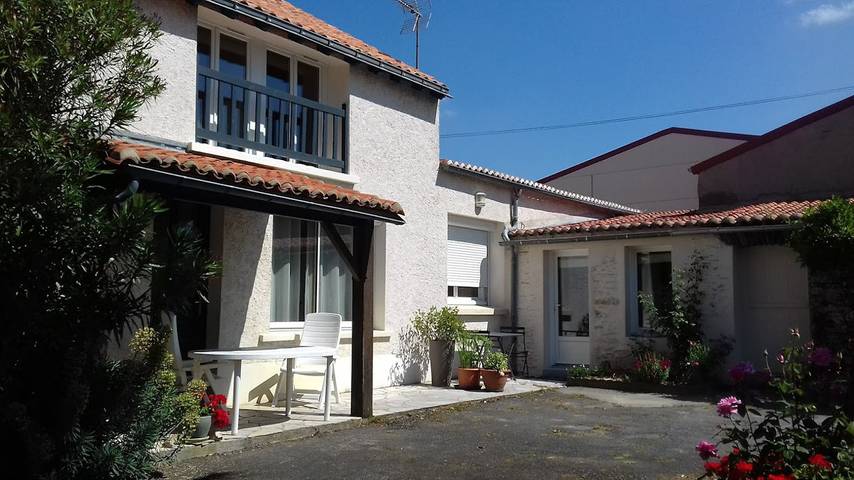 Gîte pour 5 personnes, avec jardin et terrasse à Drain