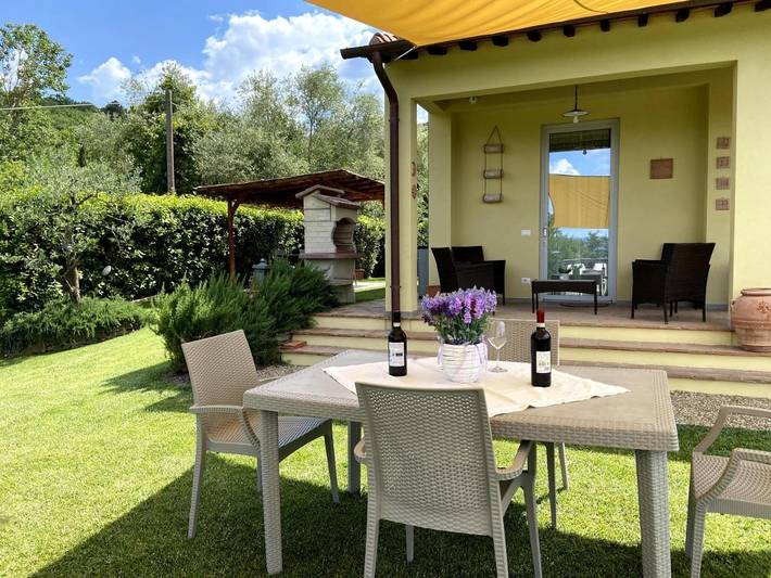 Ferienhaus für 5 Personen, mit Balkon und Whirlpool sowie Terrasse und Garten