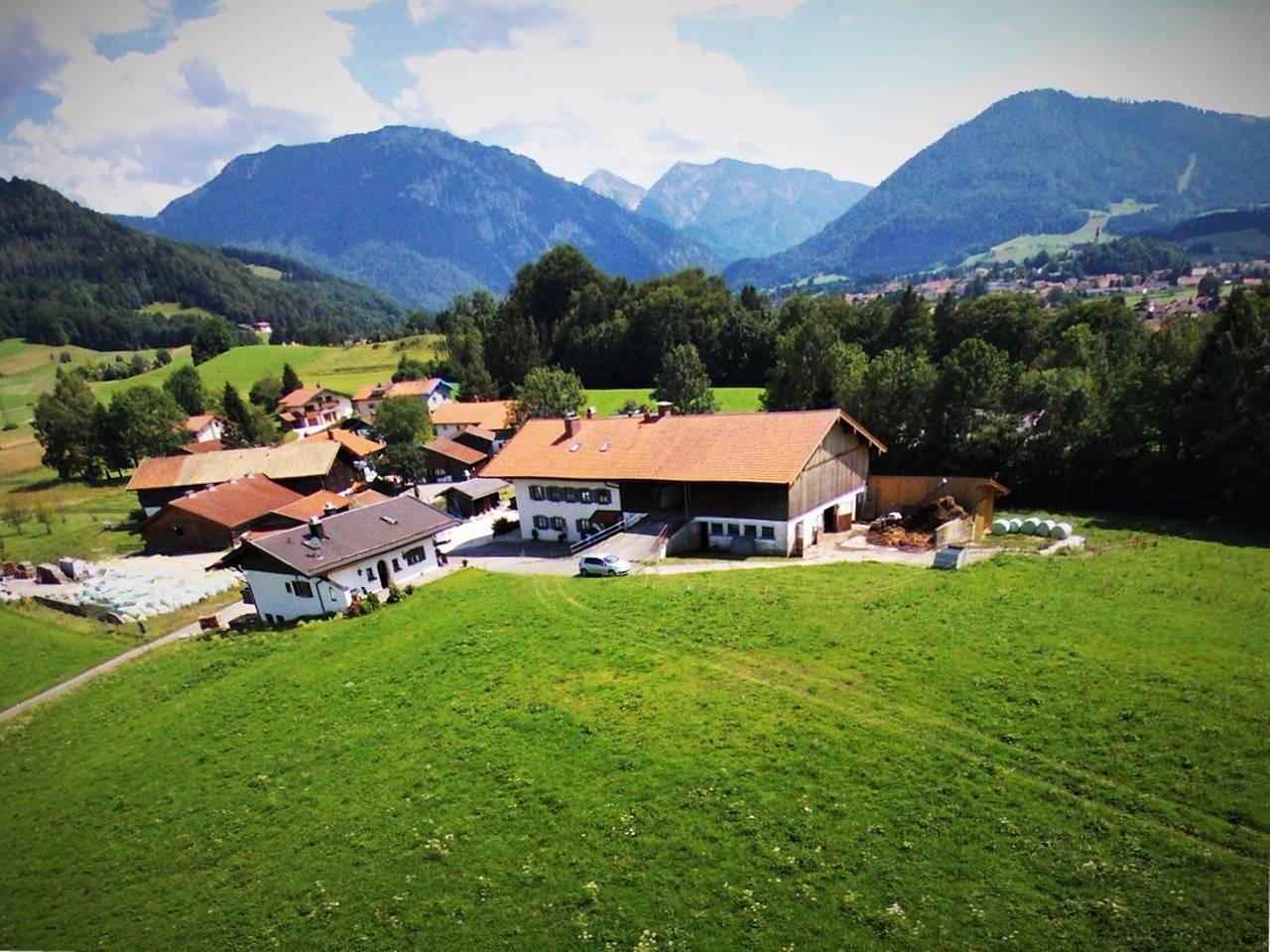 Matheishof inkl. Chiemgaukarte - Nr. 3 Ferienwohnung Sunnseitn 45qm, Balkon, 1 Schlafzimmer, 1 Wohnzimmer in Ruhpolding, Bayerische Alpen