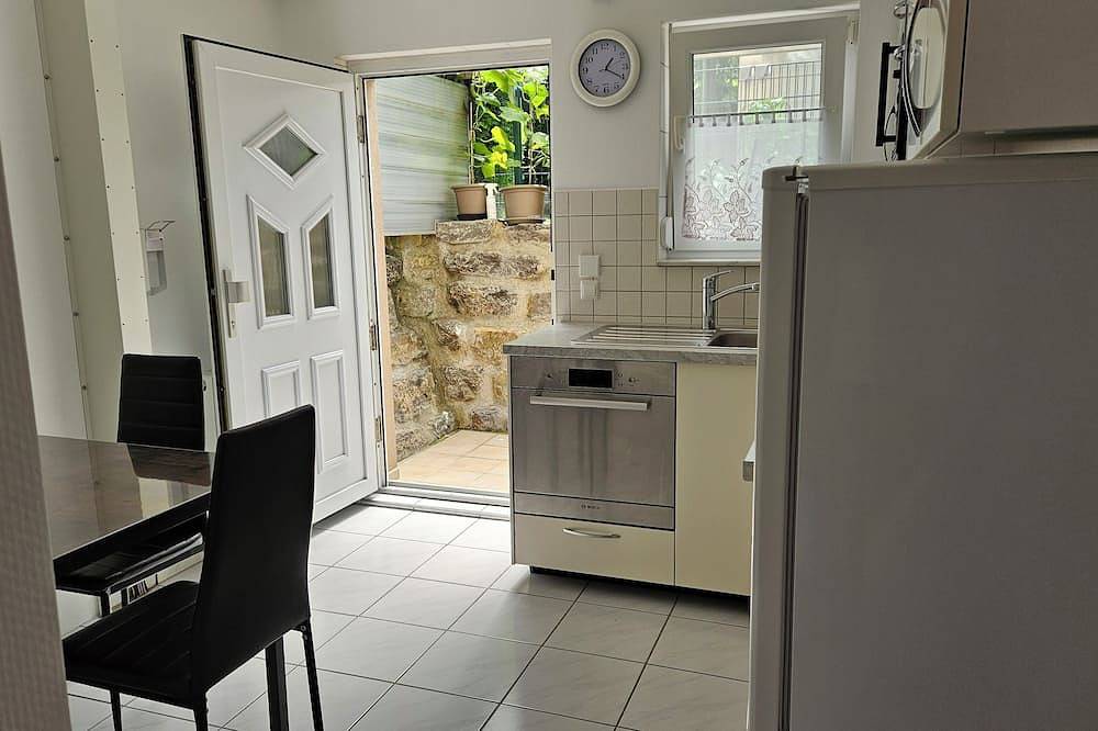 Ganze Wohnung, Moderne Ferienwohnung am Bodensee mit 6km Luftlinie zum See. in Meckenbeuren, Bodenseekreis