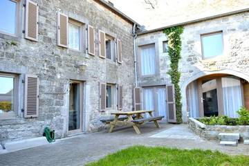 Gîte pour 8 personnes, avec jardin et terrasse dans Borlon