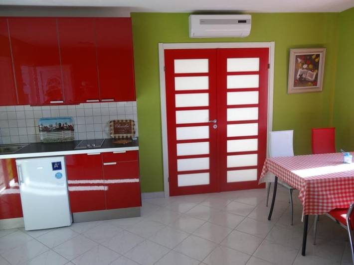 Apartamento entero, Wohnung mit herrlichem Meerblick in Rogoznica, Condado de Šibenik-Knin
