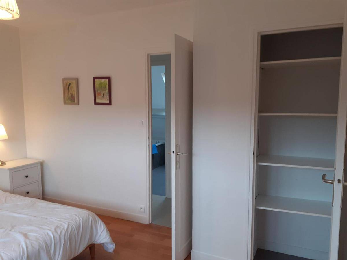 Appartement entier, Two-Bedroom Apartment in Le Neubourg, Région d'Évreux