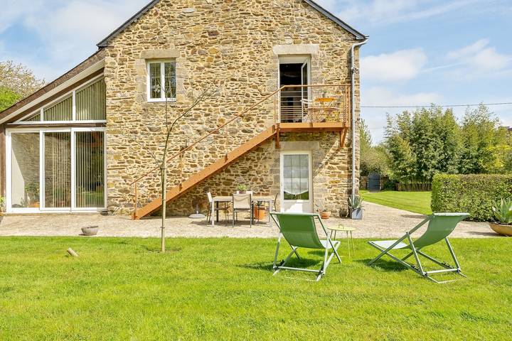 Le Kerhuel d'Agnès with Private Terrace, Garden, and Wi-Fi in Plouasne, Dinan region
