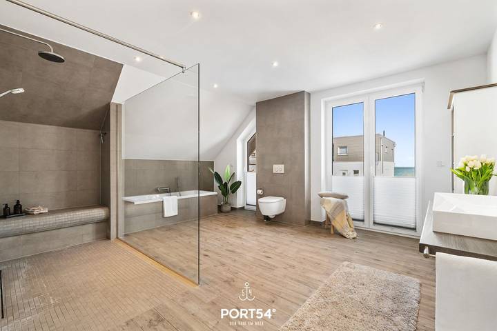 Villa Atlantis - 1. Reihe am Wasser, Fasssauna, Xxl-Dusche, Terrasse, Balkon in Olpenitz, Kappeln