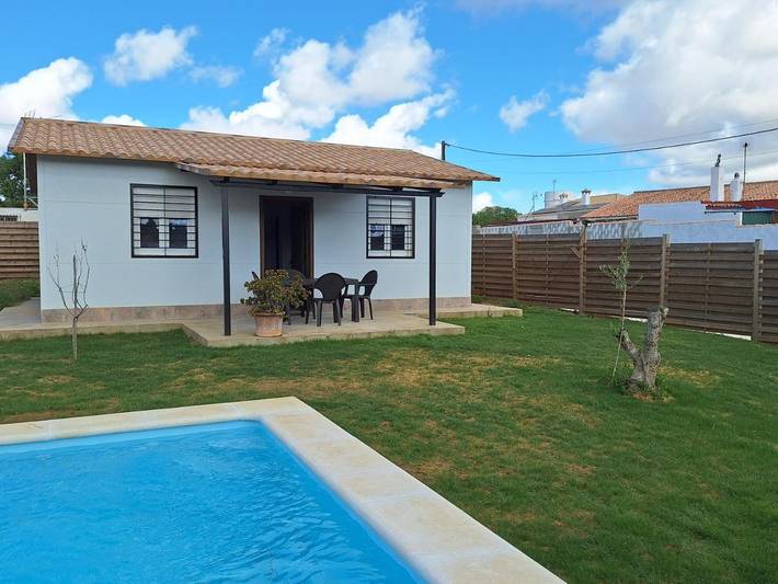 Ferienhaus für 4 Personen, mit Terrasse und Garten sowie Pool