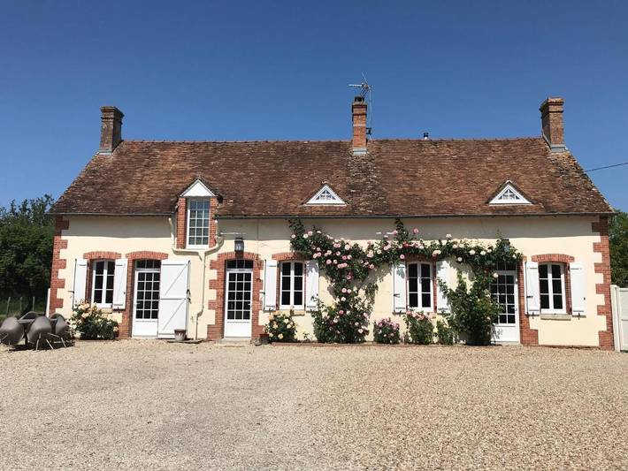 Location de vacances pour 10 personnes, avec terrasse ainsi que jardin et vue à Villemurlin