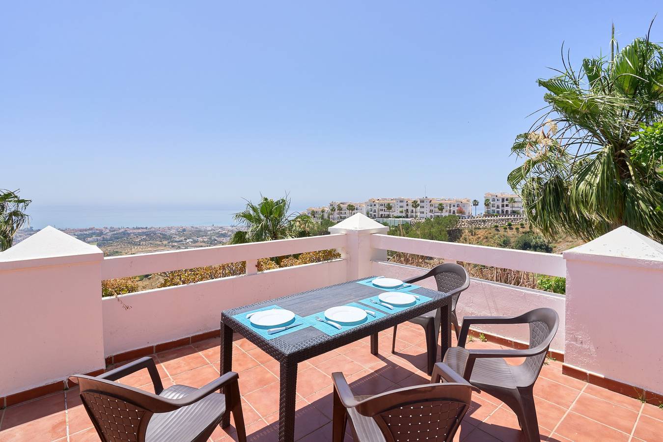 Ganze Wohnung, Apartment 'Siete Colores Rincón De La Victoria' mit Meerblick, Gemeinschaftspool & privater Terrasse in Rincón de la Victoria, Costa del Sol