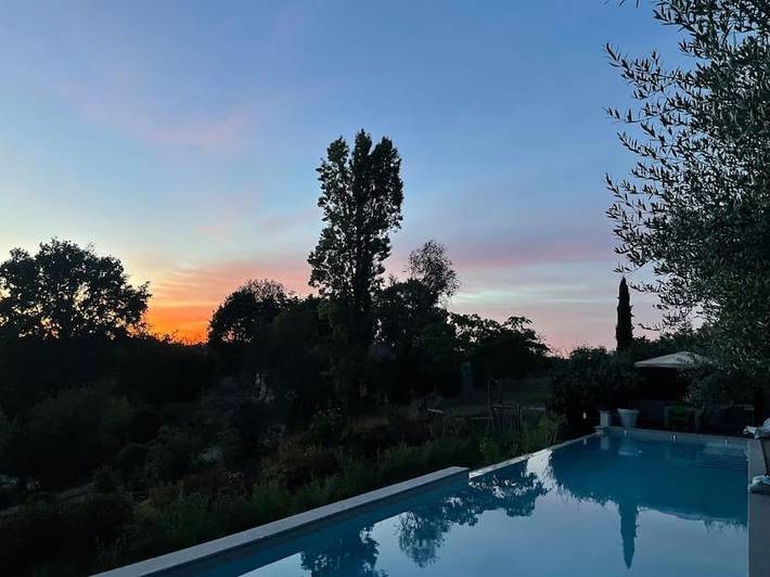 Appartement de vacances pour 2 personnes, avec jardin ainsi que piscine et jacuzzi, adapté aux familles