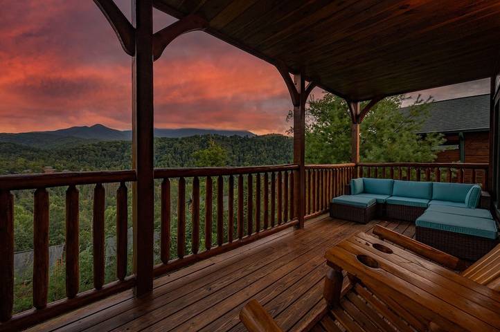 Chalet for 12 people, with balcony and pool as well as hot tub, with pets in Gatlinburg