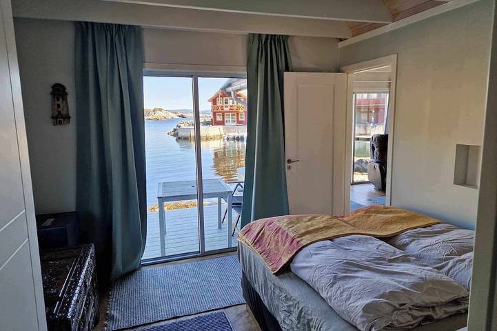 Ferienhaus 2 Meter vom Meer, 60km von Bergen in Norwegen entfernt. in Austevoll