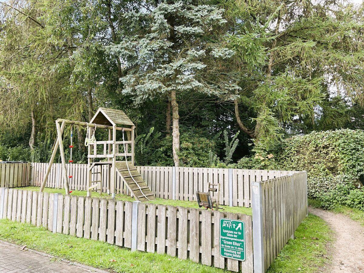 Ganze Wohnung, Modernes Reihenhaus (zertifiziert mit 4****) mit Garten, Spielecke, Waldzugang und Nähe zum Südstrand in Wyk auf Föhr (Stadt), Wyk auf Föhr