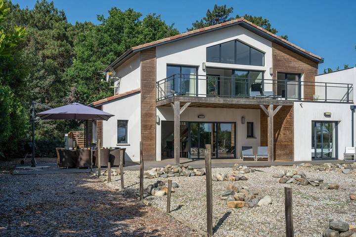 Location de vacances pour 8 personnes, avec Balcon dans Plage de Maubuisson