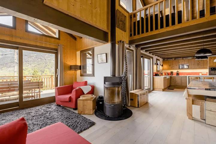 Gîte pour 12 personnes, avec jacuzzi et jardin à Saint-Jean-de-Belleville