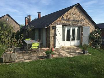 Location de vacances pour 6 personnes, avec terrasse et jardin à Beynat