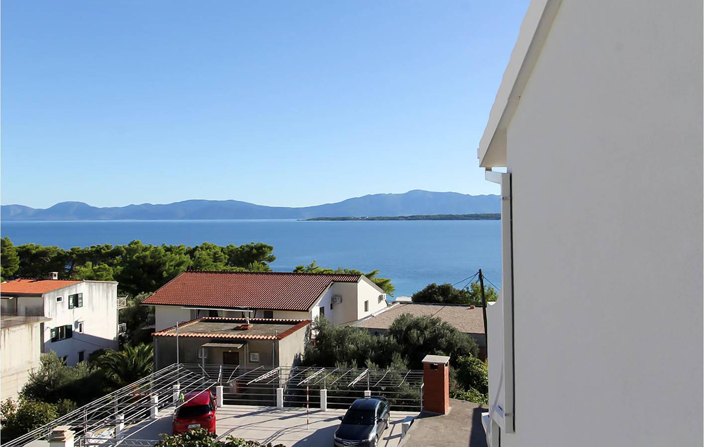 Ganze Ferienwohnung, Charmantes Apartment, 200 m vom Strand entfernt: Apartment am Pool mit WLAN und Terrasse in Zivogosce, Makarska Riviera