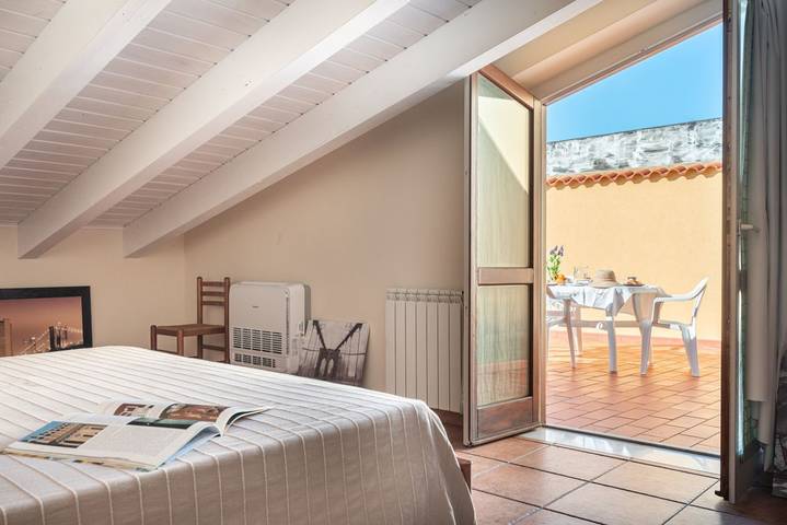 Appartement entier, Conchiglia - deux pièces mansardé avec terrasse vue sur la ville in Capo d'Orlando, Province de Messina