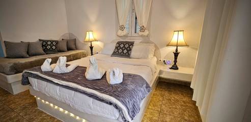 Studio voor 3 Personen in Perissa, Santorini, Afbeelding 4