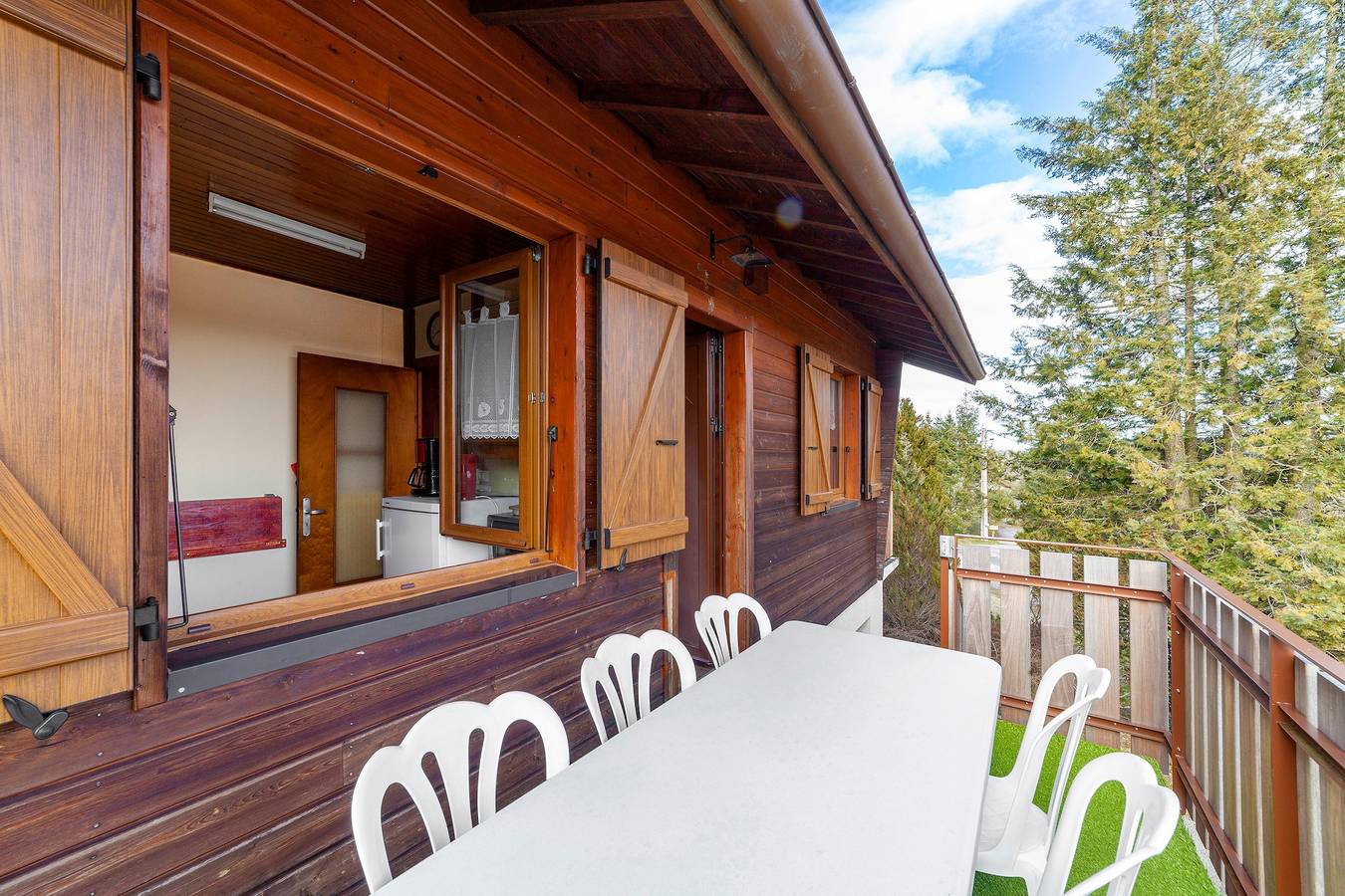 Gîte - Les Pessettes - Vue Montagne in Prénovel, Parc naturel régional du Haut-Jura