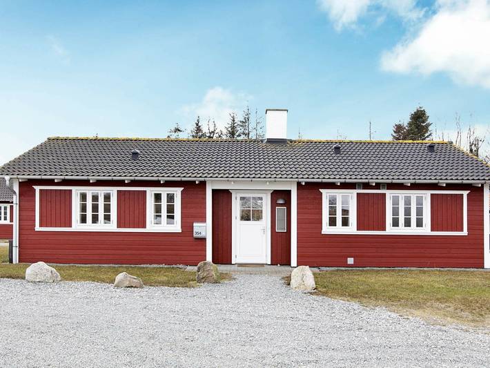 Ferieudlejning for 8 personer, med Terrasse og Have samt Pool i Aabenraa