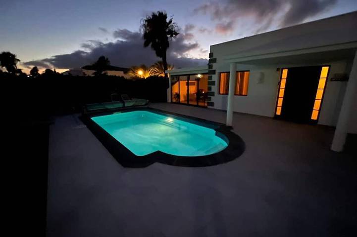 Villa for 5 people, with garden and terrace in Parque del Rey