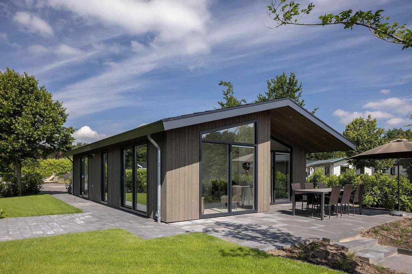 4 persons lodge with bath located by the water on holiday park Molenvelden in Veldhoven in Veldhoven, North Brabant