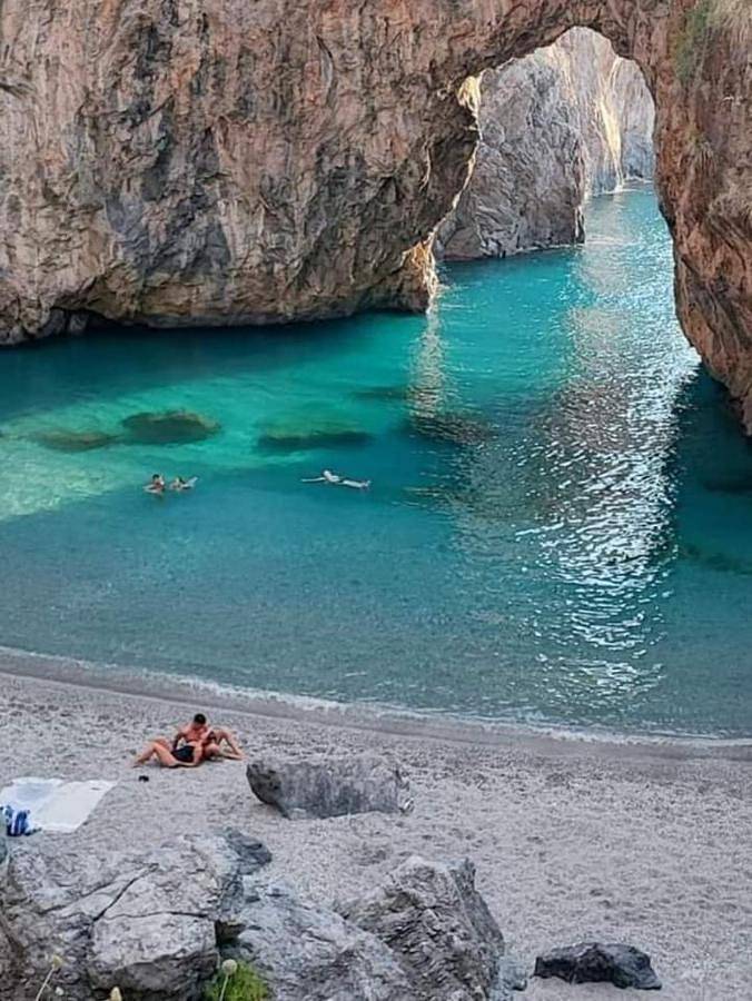 Location de vacances pour 3 personnes, avec balcon et vue à Scalea - 2