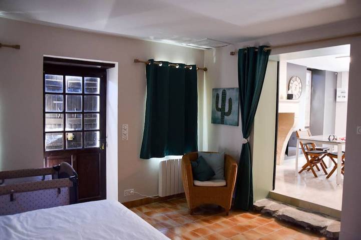 Gîte pour 4 personnes, avec terrasse et jardin à Saint-Aulaye - 2