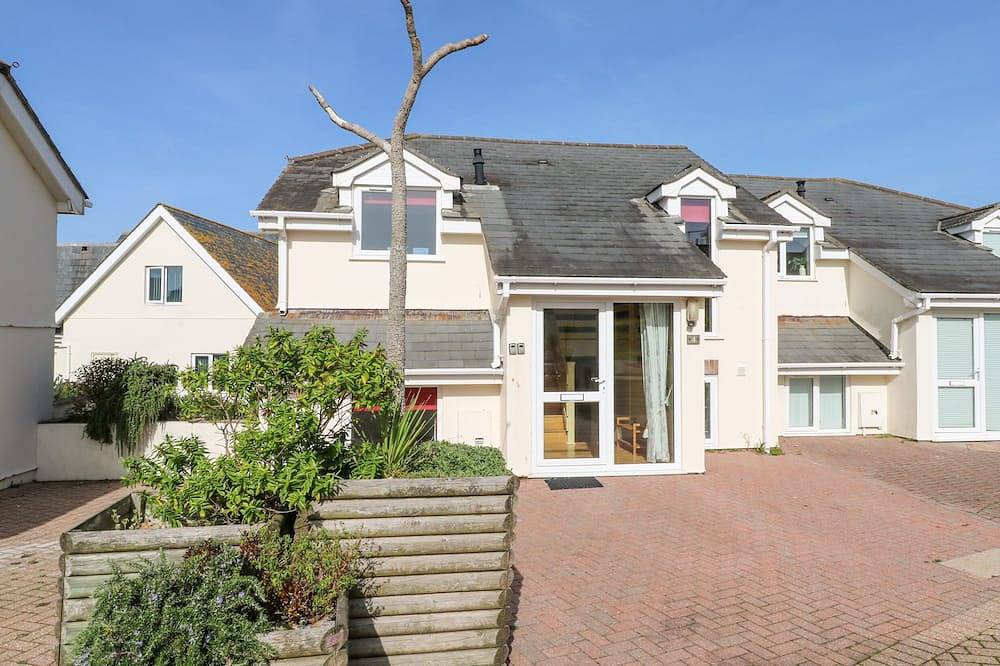 The Beach House, family friendly, country holiday cottage in Porth in Porth, Newquay