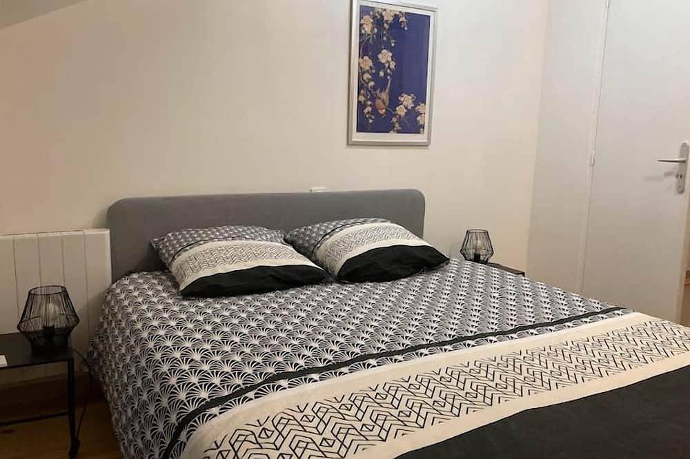 Entire apartment, Apartment-Comfort-Whirlpool bath-Terrace in Tarbes, Hautes-Pyrénées
