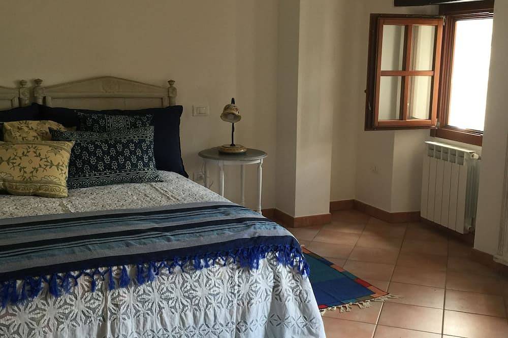 Apartamento entero, Encantador apartamento en un molino histórico a 5 minutos de la playa 008052 Lt 0287 in San Bartolomeo al Mare, Riviera di Ponente