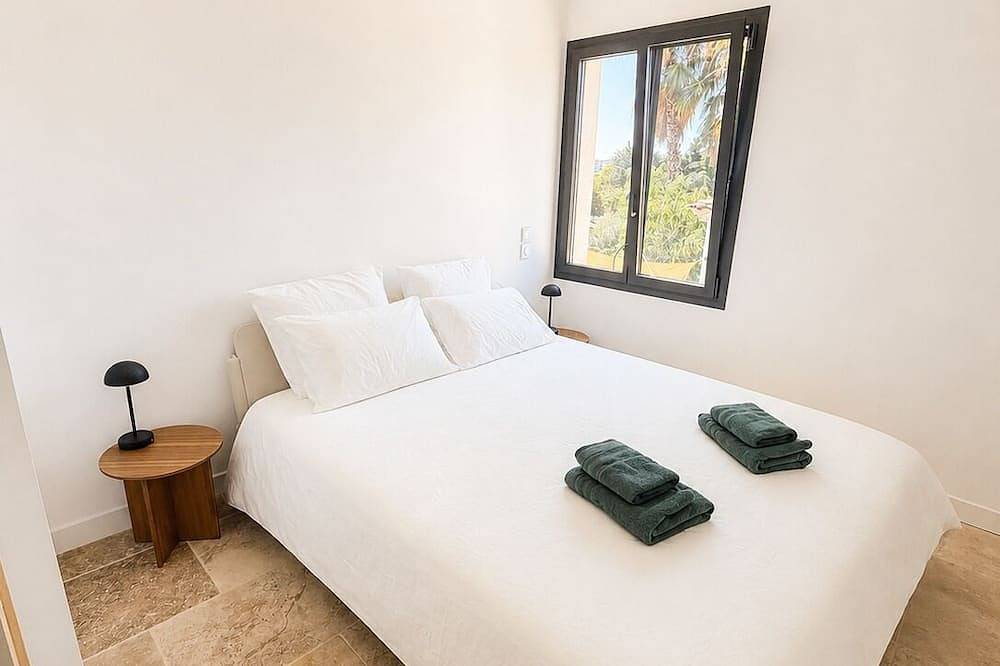 New villa with a private pool • 3 bedrooms with private bathrooms in Clarensac, Region de Nimes