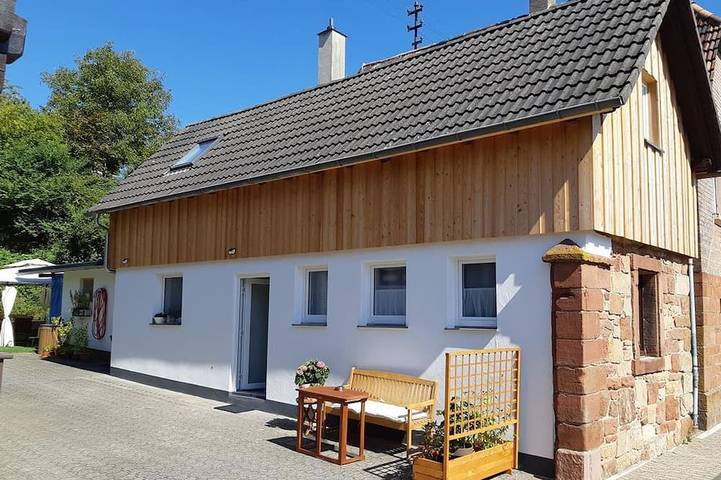 Ferienwohnung für 2 Personen, mit Terrasse und Garten in Oberotterbach