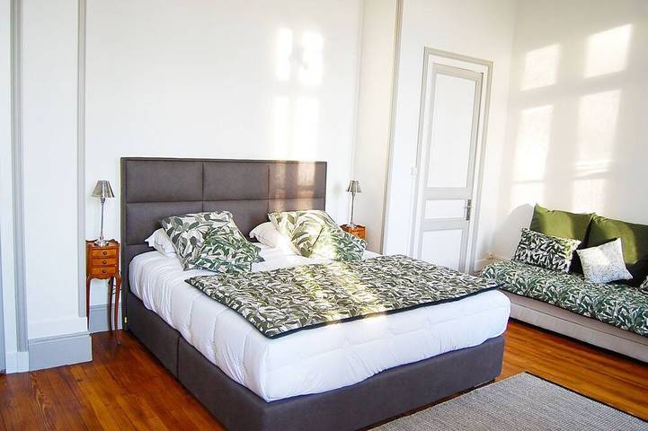 Location de vacances pour 9 personnes, avec Terrasse et Jardin à Lansac - 3