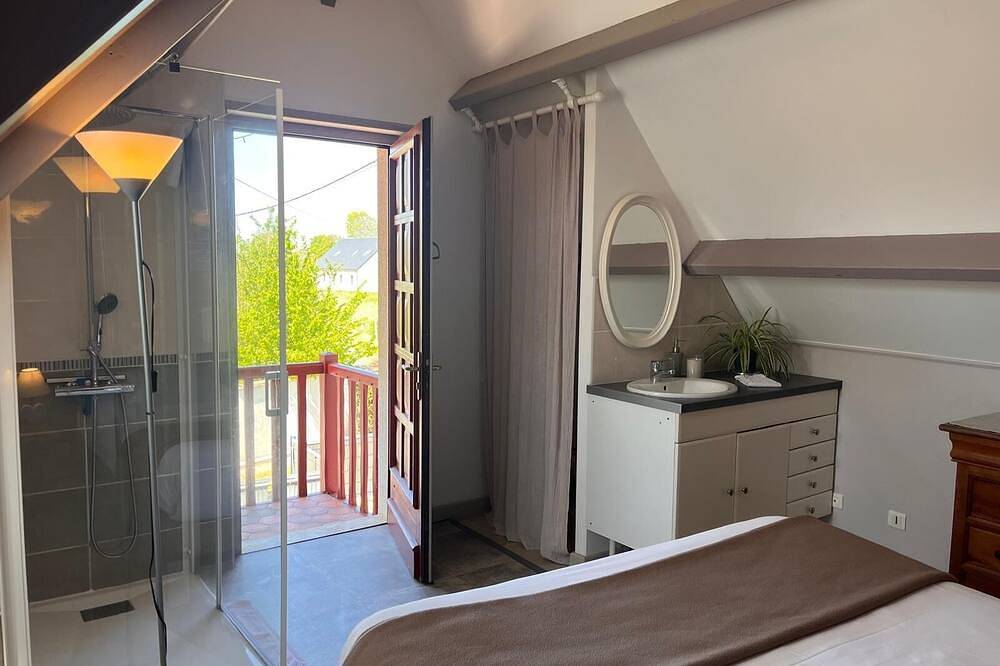 Villa des Eaux ouies, maison de charme avec piscine chauffée pour 14 personnes in Cuigy-en-Bray, Oise