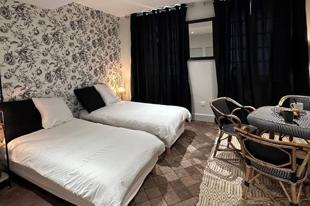 Apartamento entero, Estudio contemporáneo con encanto histórico y todas las comodidades en el centro de Moulins in Moulins, Allier (desambiguación)